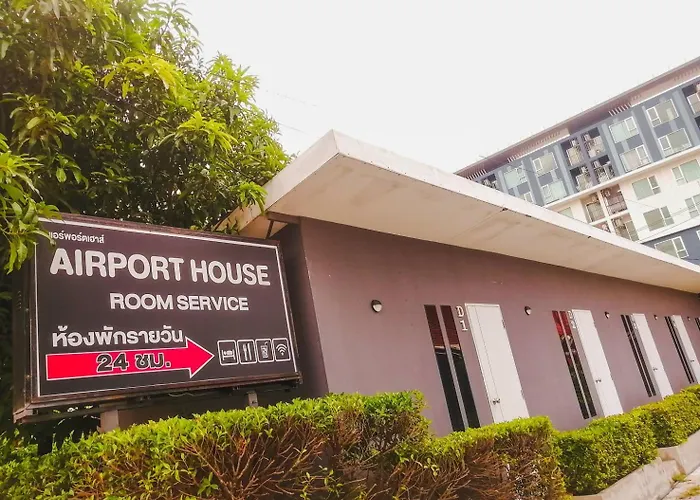 Отель Airport House *